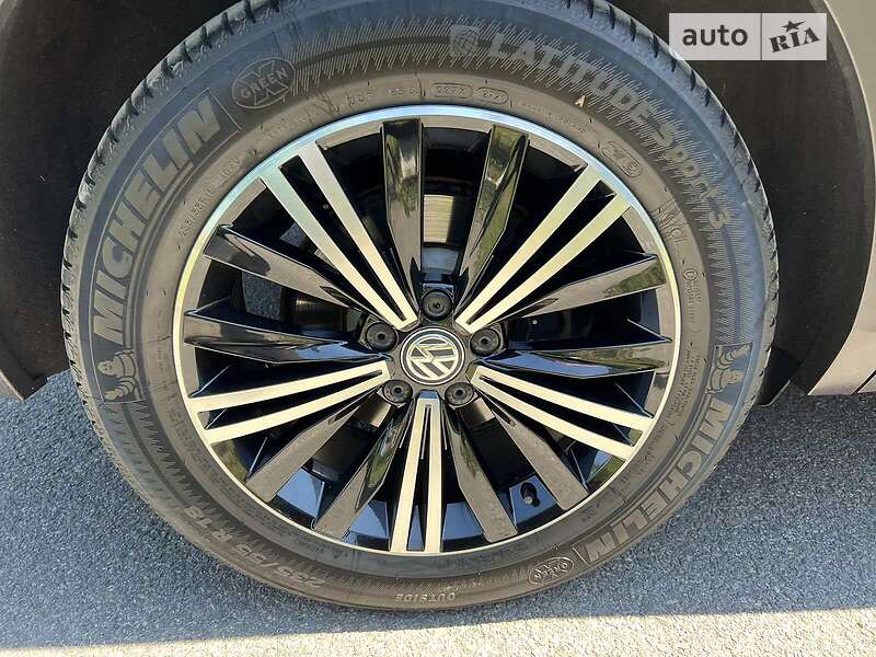 Внедорожник / Кроссовер Volkswagen Tiguan 2017 в Мукачево