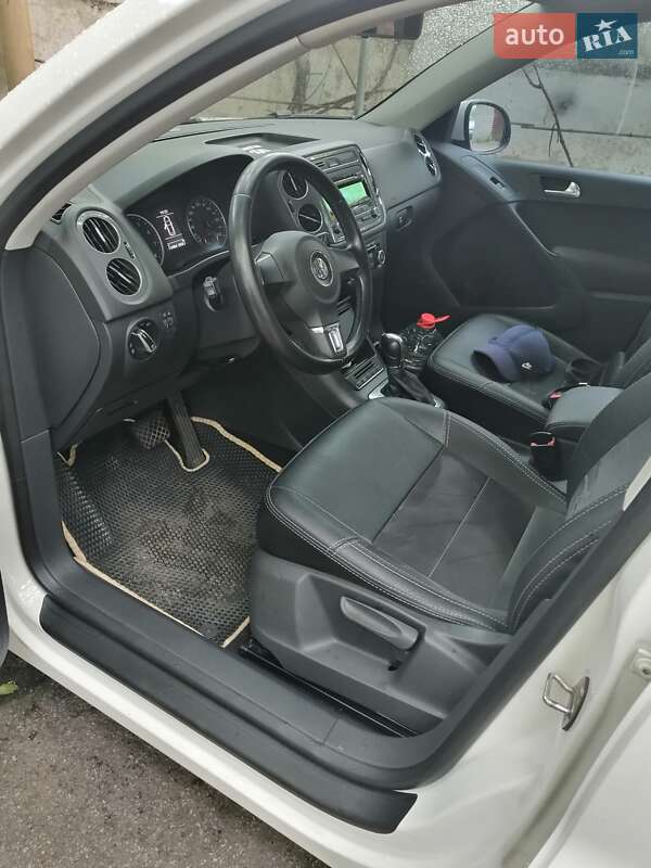 Внедорожник / Кроссовер Volkswagen Tiguan 2011 в Покрове