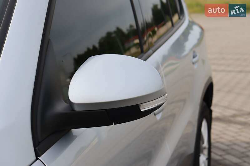 Внедорожник / Кроссовер Volkswagen Tiguan 2011 в Львове