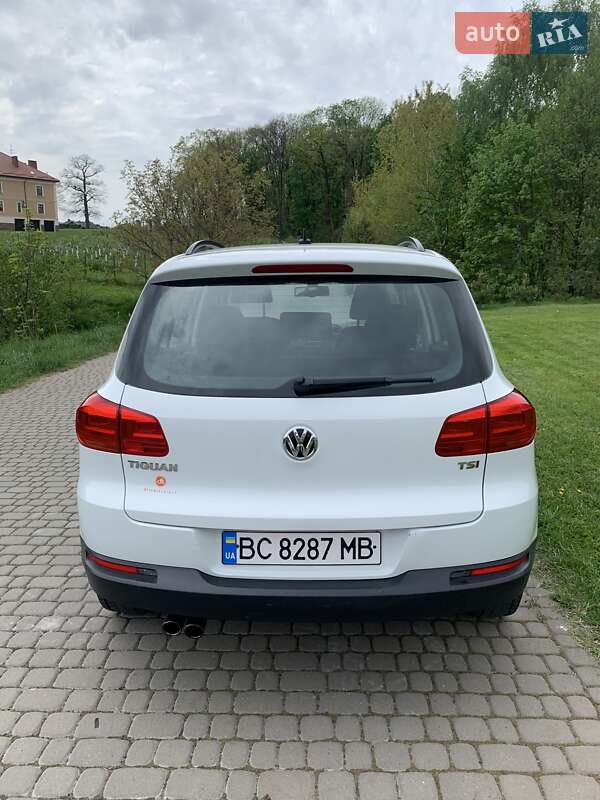 Внедорожник / Кроссовер Volkswagen Tiguan 2015 в Львове