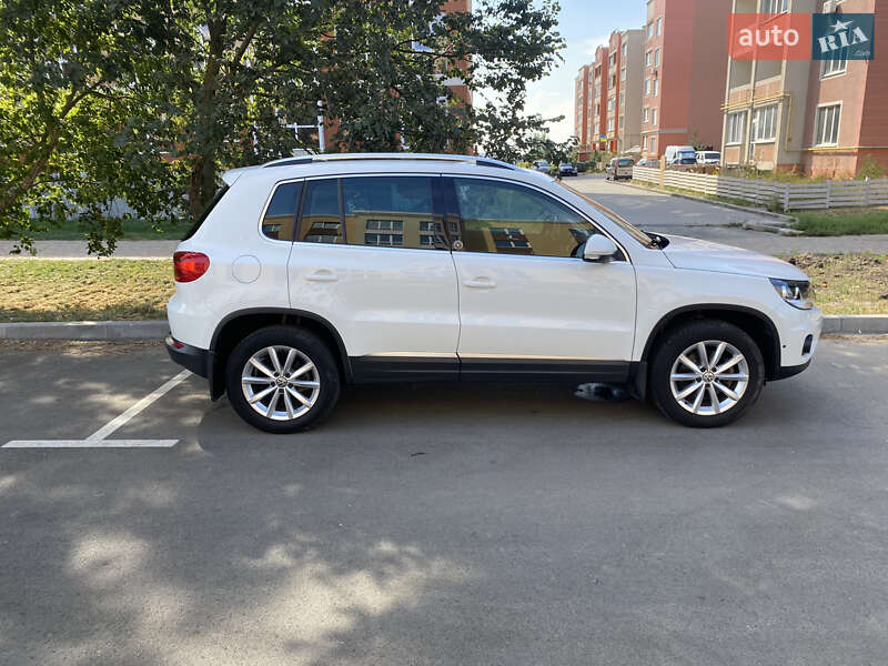Внедорожник / Кроссовер Volkswagen Tiguan 2017 в Софиевской Борщаговке