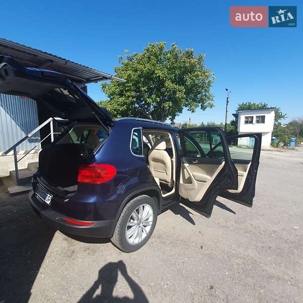 Внедорожник / Кроссовер Volkswagen Tiguan 2015 в Каменец-Подольском