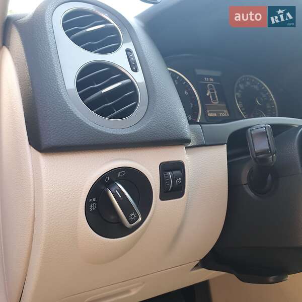 Внедорожник / Кроссовер Volkswagen Tiguan 2015 в Каменец-Подольском