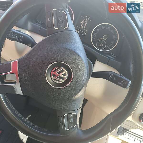 Внедорожник / Кроссовер Volkswagen Tiguan 2015 в Каменец-Подольском