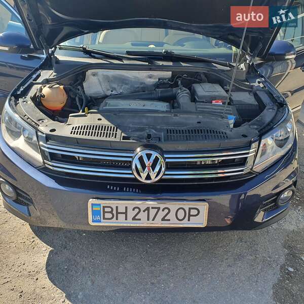 Внедорожник / Кроссовер Volkswagen Tiguan 2015 в Каменец-Подольском