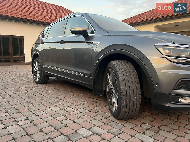 Позашляховик / Кросовер Volkswagen Tiguan 2017 в Чернівцях