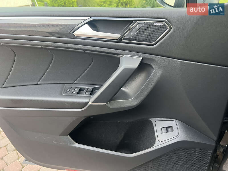 Позашляховик / Кросовер Volkswagen Tiguan 2017 в Чернівцях