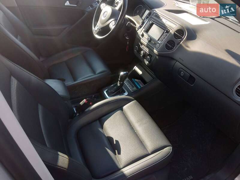 Внедорожник / Кроссовер Volkswagen Tiguan 2011 в Первомайске