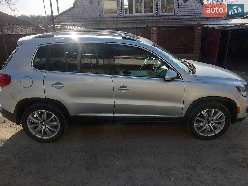 Внедорожник / Кроссовер Volkswagen Tiguan 2011 в Первомайске