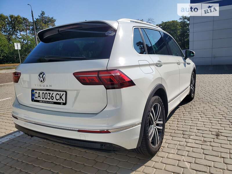 Позашляховик / Кросовер Volkswagen Tiguan 2016 в 