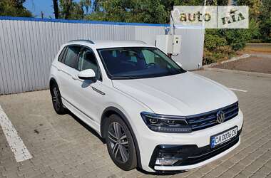 Позашляховик / Кросовер Volkswagen Tiguan 2016 в 