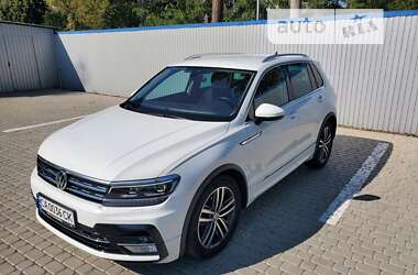 Позашляховик / Кросовер Volkswagen Tiguan 2016 в 