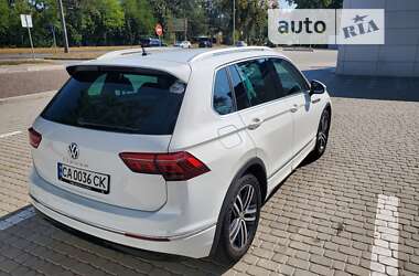 Позашляховик / Кросовер Volkswagen Tiguan 2016 в 