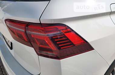 Позашляховик / Кросовер Volkswagen Tiguan 2016 в 