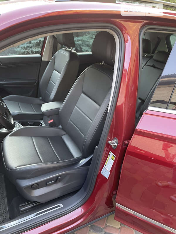 Внедорожник / Кроссовер Volkswagen Tiguan 2018 в Харькове