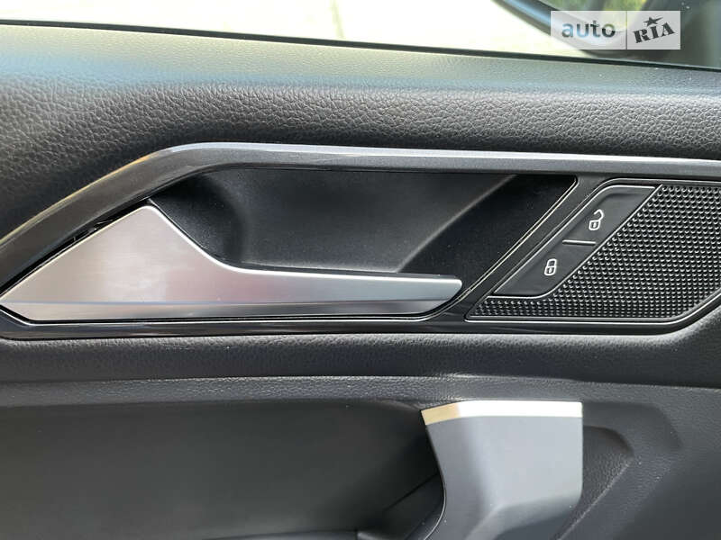 Внедорожник / Кроссовер Volkswagen Tiguan 2018 в Харькове