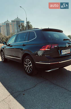 Внедорожник / Кроссовер Volkswagen Tiguan 2021 в 