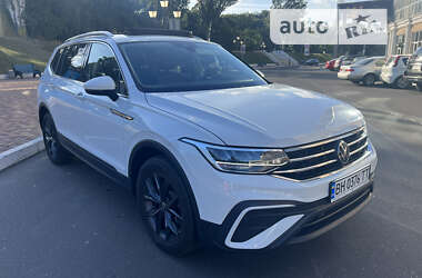 Внедорожник / Кроссовер Volkswagen Tiguan 2021 в Одессе