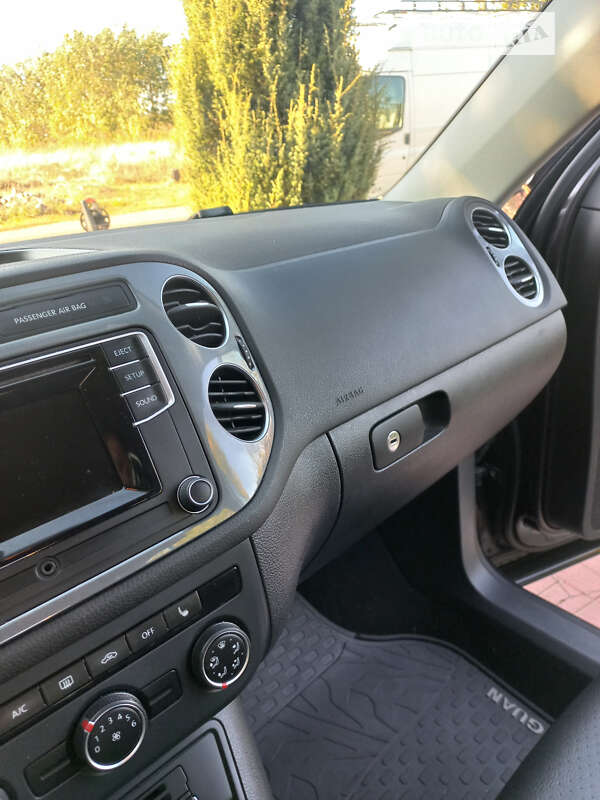 Внедорожник / Кроссовер Volkswagen Tiguan 2015 в Богуславе