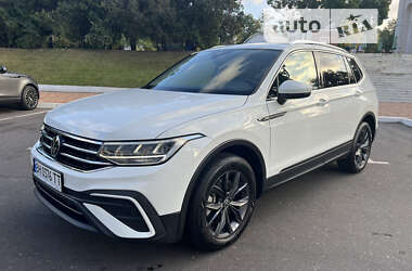 Внедорожник / Кроссовер Volkswagen Tiguan 2021 в Одессе