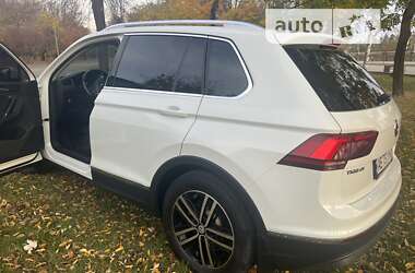 Позашляховик / Кросовер Volkswagen Tiguan 2017 в 
