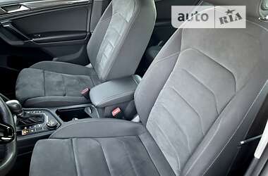 Внедорожник / Кроссовер Volkswagen Tiguan 2018 в 