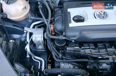 Позашляховик / Кросовер Volkswagen Tiguan 2013 в 