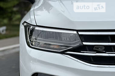 Позашляховик / Кросовер Volkswagen Tiguan 2022 в 