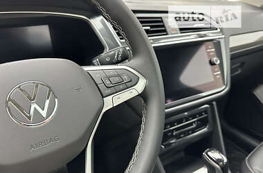 Позашляховик / Кросовер Volkswagen Tiguan 2022 в 