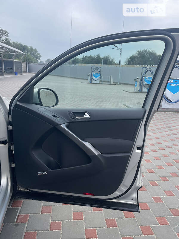 Внедорожник / Кроссовер Volkswagen Tiguan 2009 в Запорожье