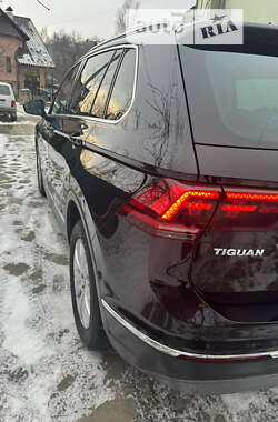 Внедорожник / Кроссовер Volkswagen Tiguan 2018 в 