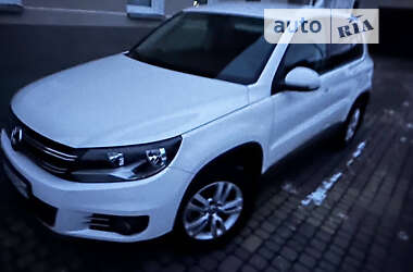 Внедорожник / Кроссовер Volkswagen Tiguan 2012 в Бродах