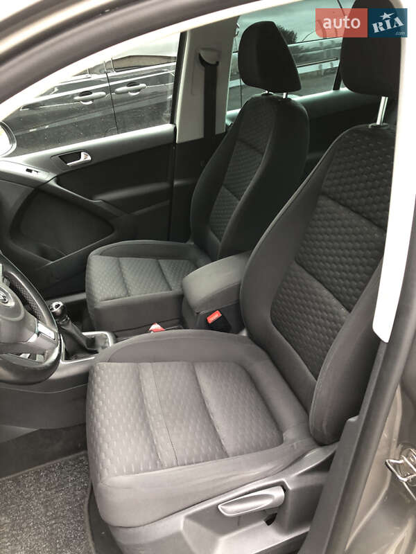 Внедорожник / Кроссовер Volkswagen Tiguan 2010 в Ровно