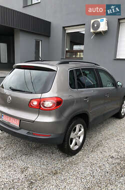 Внедорожник / Кроссовер Volkswagen Tiguan 2010 в 