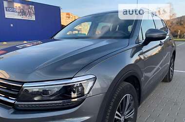 Позашляховик / Кросовер Volkswagen Tiguan 2017 в Червонограді