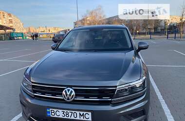 Позашляховик / Кросовер Volkswagen Tiguan 2017 в Червонограді