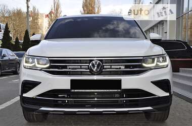 Внедорожник / Кроссовер Volkswagen Tiguan 2022 в 