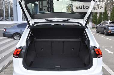 Внедорожник / Кроссовер Volkswagen Tiguan 2022 в 