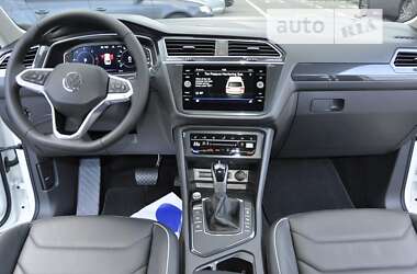 Внедорожник / Кроссовер Volkswagen Tiguan 2022 в 