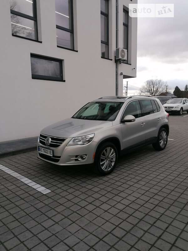 Внедорожник / Кроссовер Volkswagen Tiguan 2010 в Львове