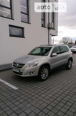 Внедорожник / Кроссовер Volkswagen Tiguan 2010 в 