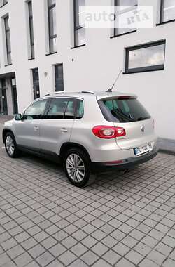 Внедорожник / Кроссовер Volkswagen Tiguan 2010 в Львове