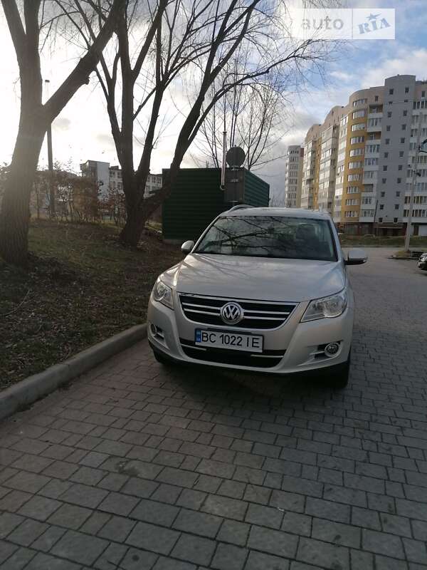Внедорожник / Кроссовер Volkswagen Tiguan 2010 в Львове