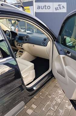 Внедорожник / Кроссовер Volkswagen Tiguan 2016 в 