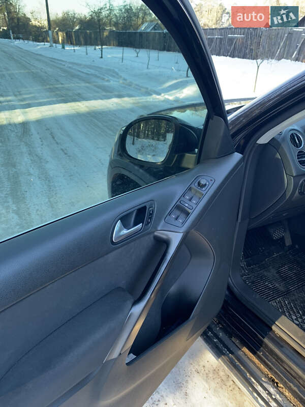 Внедорожник / Кроссовер Volkswagen Tiguan 2008 в Сосновке