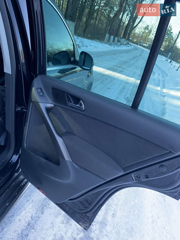 Внедорожник / Кроссовер Volkswagen Tiguan 2008 в Сосновке