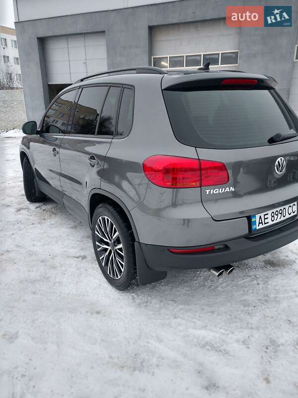 Внедорожник / Кроссовер Volkswagen Tiguan 2015 в Харькове