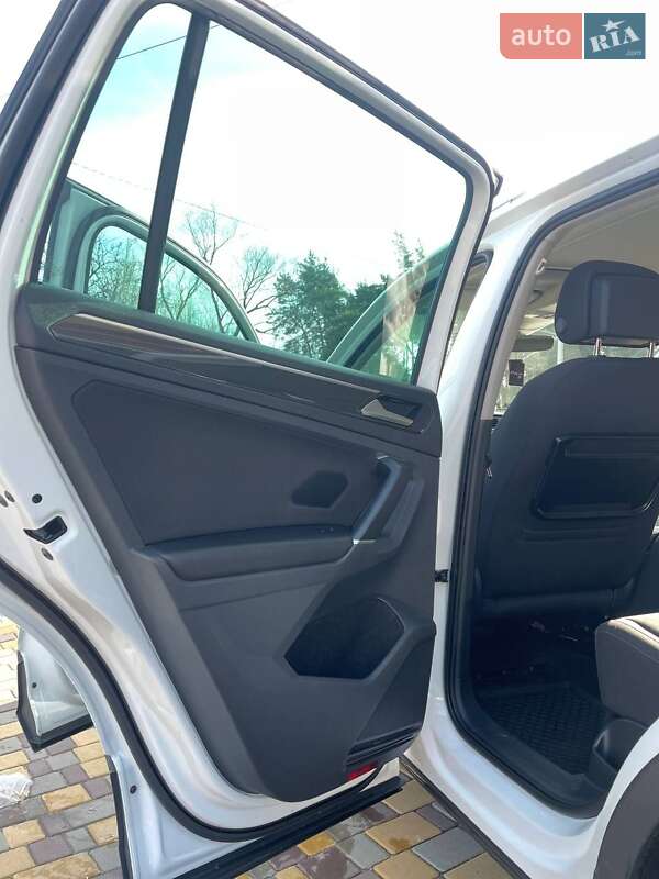 Внедорожник / Кроссовер Volkswagen Tiguan 2016 в Чернигове