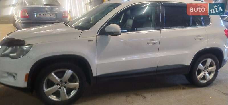 Внедорожник / Кроссовер Volkswagen Tiguan 2010 в Киеве