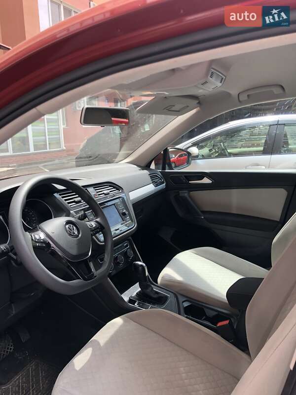 Внедорожник / Кроссовер Volkswagen Tiguan 2017 в Одессе